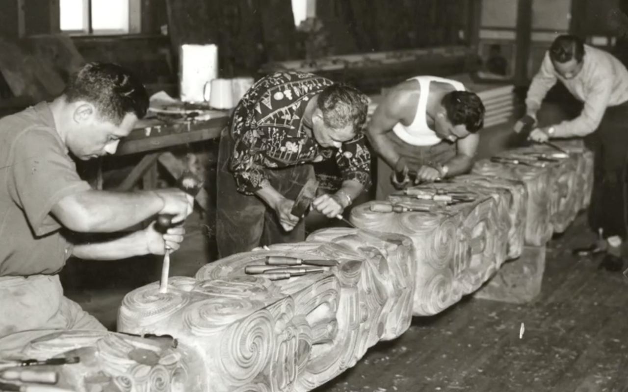 Konae Aronui carvers (Hone Taiapa second from left and my father, Rangi Hetet, at the far right) carving the pou for Arohanui ki te Tangata wharenui at Waiwhetu