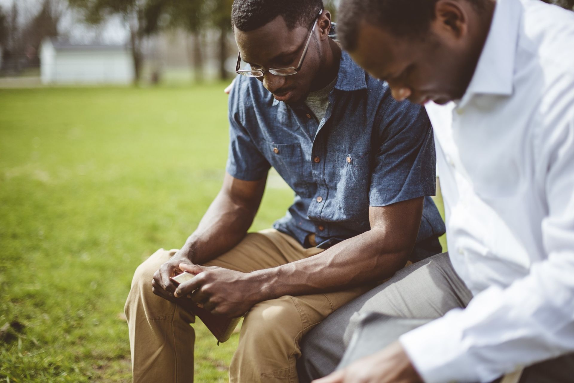 Friend Help Me How to Help a Friend Who's Struggling: What Love Looks Like in One ...