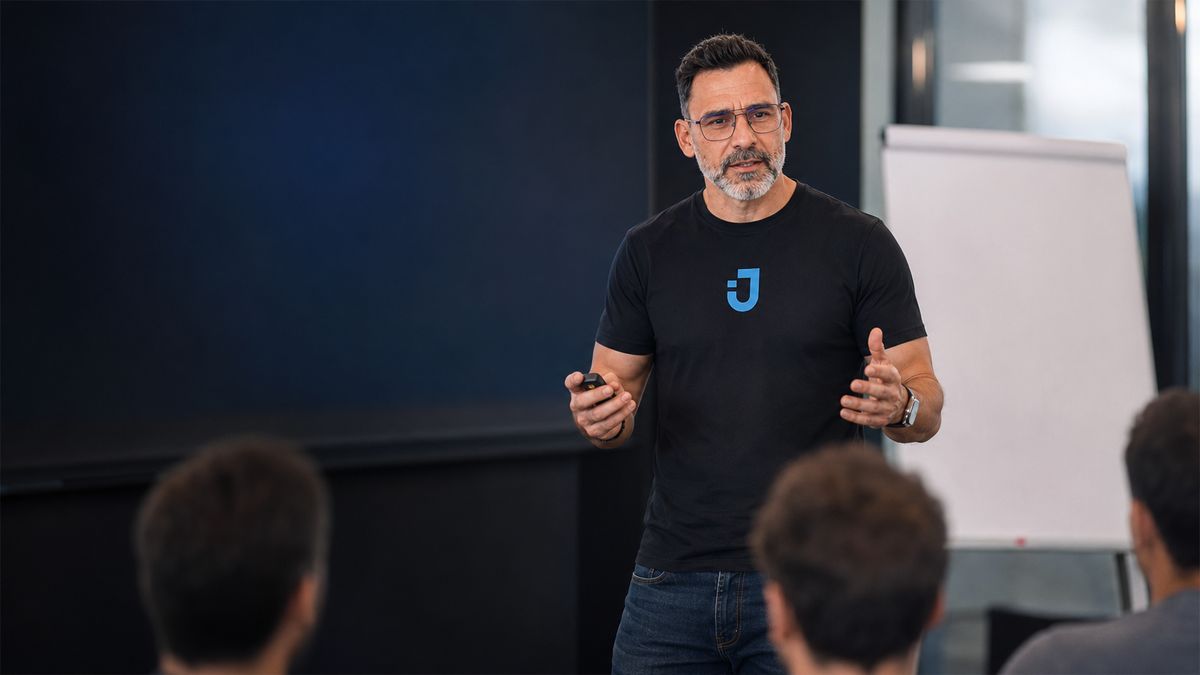 Gustavo Brito durante un entrenamiento comercial de JetSelling®