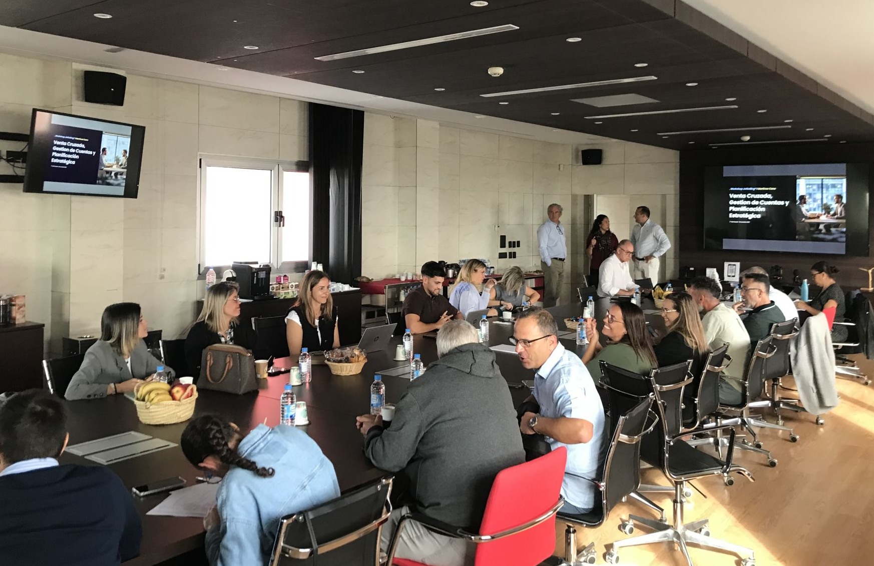 Equipo de ventas de Martínez Cano Canarias trabajando durante un entrenamiento comercial de JetSelling®