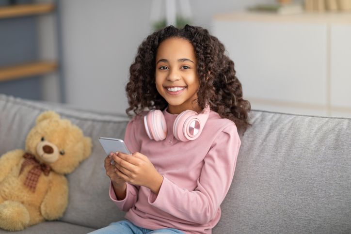 girl on sofa using 11 plus app