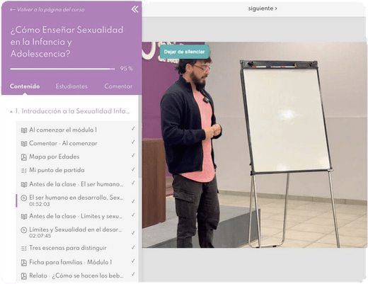 Reproductor del curso con una clase de Andrés frente a una pizarra