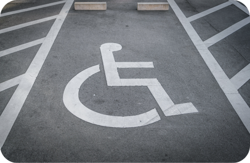 Aufname eines Behindertenparkplatzes