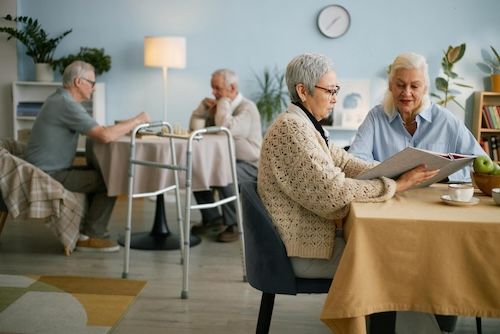 Nachmittagscafe im Pflegeheim