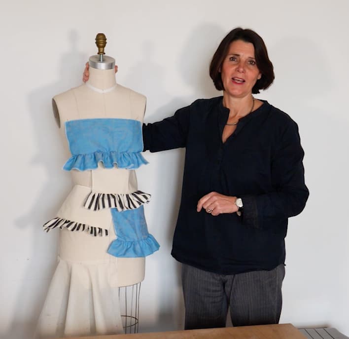 Rüschen an einer Schneiderpuppe drapiert