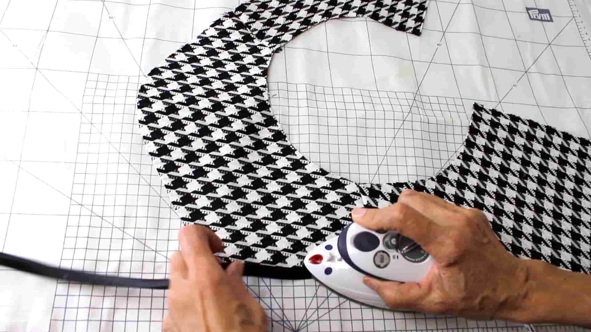 Ärmel eines Trenchcoats im Close-Up