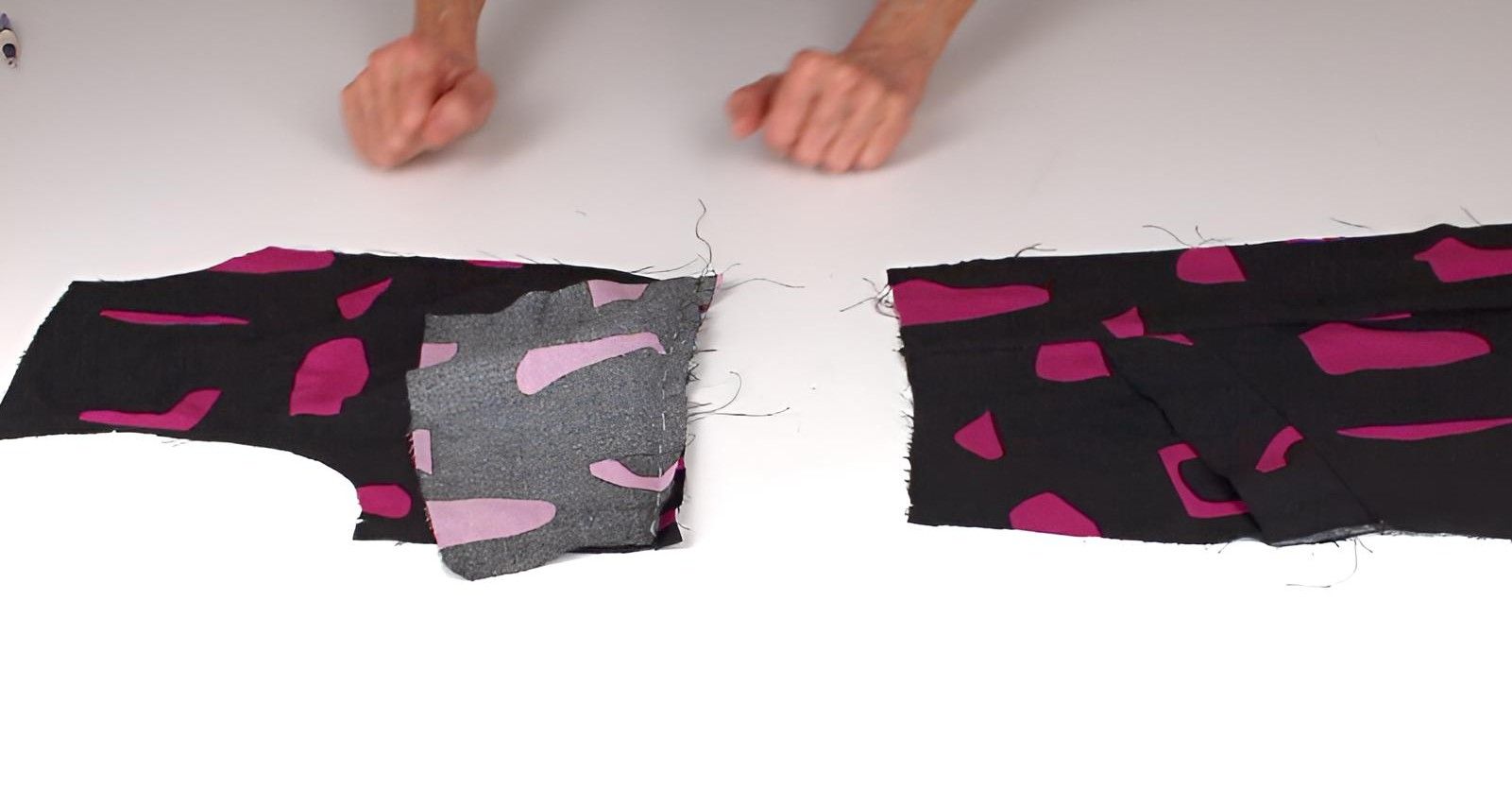 Schulterpads werden an den Mantel angenäht