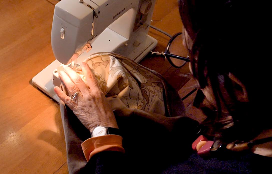 Tasche schrittweise an der Maschine fertigen