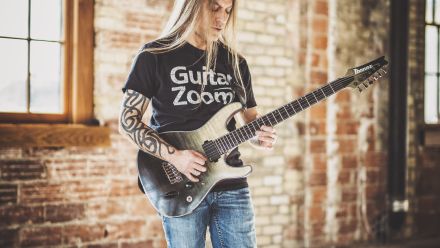 96 Rock Licks guitar course by GuitarZoom
