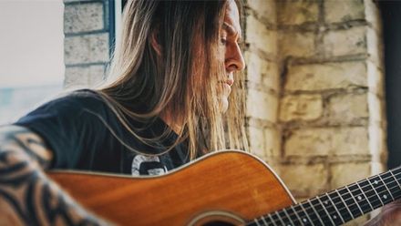 Acoustic Guitar guitar course by GuitarZoom