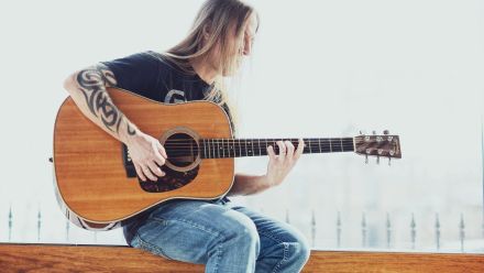 36 Acoustic Licks guitar course by GuitarZoom