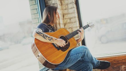 Strumming Made Easy guitar course by GuitarZoom