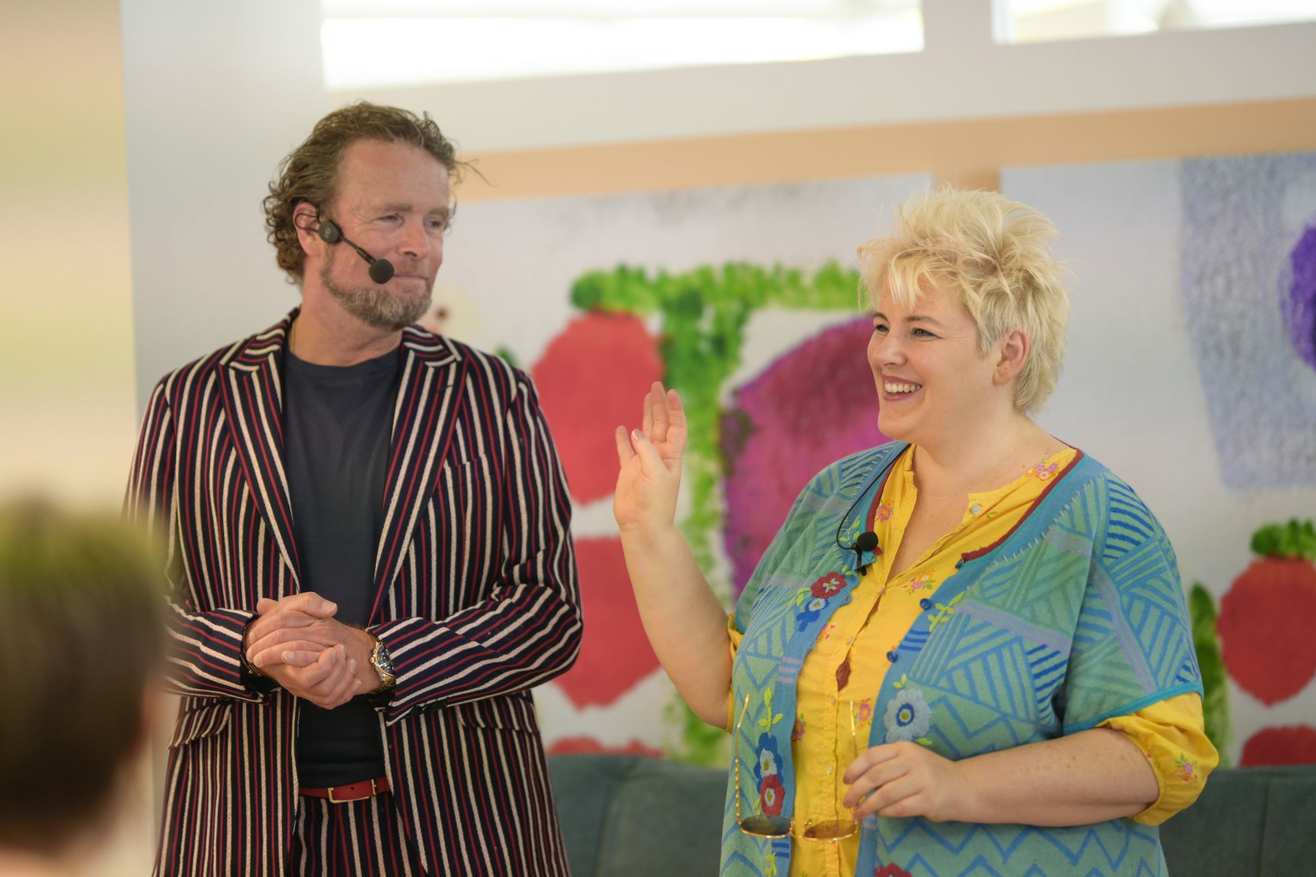 Dirk Kronenberg and Annette Gruebnau waving at audience