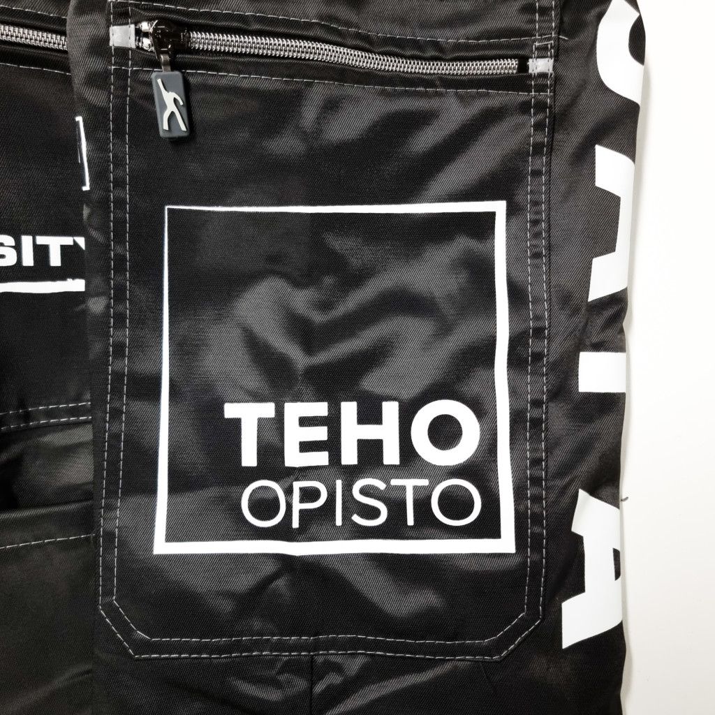 Tampereen Arkkitehtikillan haalareita komistaa Teho-Opiston logo!