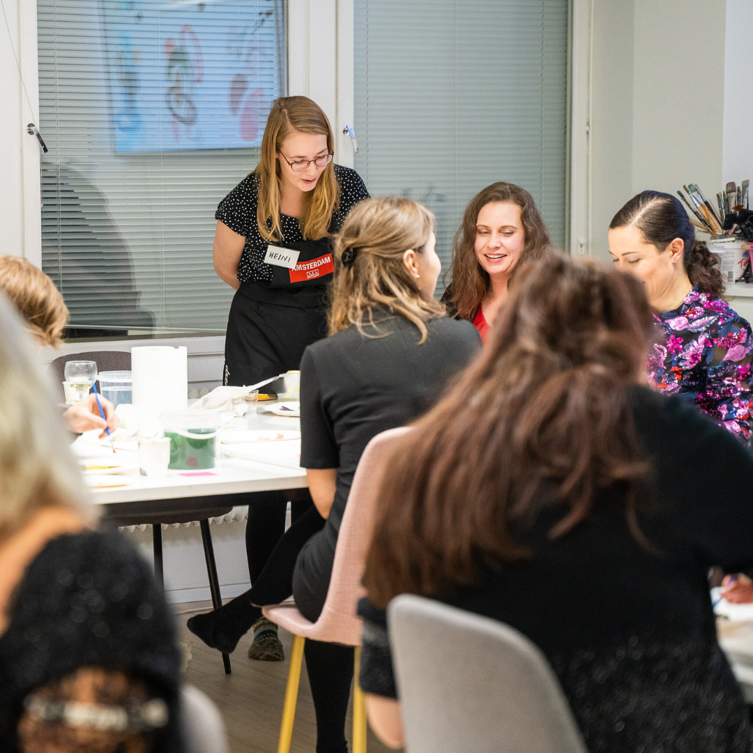 maalauspaja helsinki Paint & Wine tiimipäivä