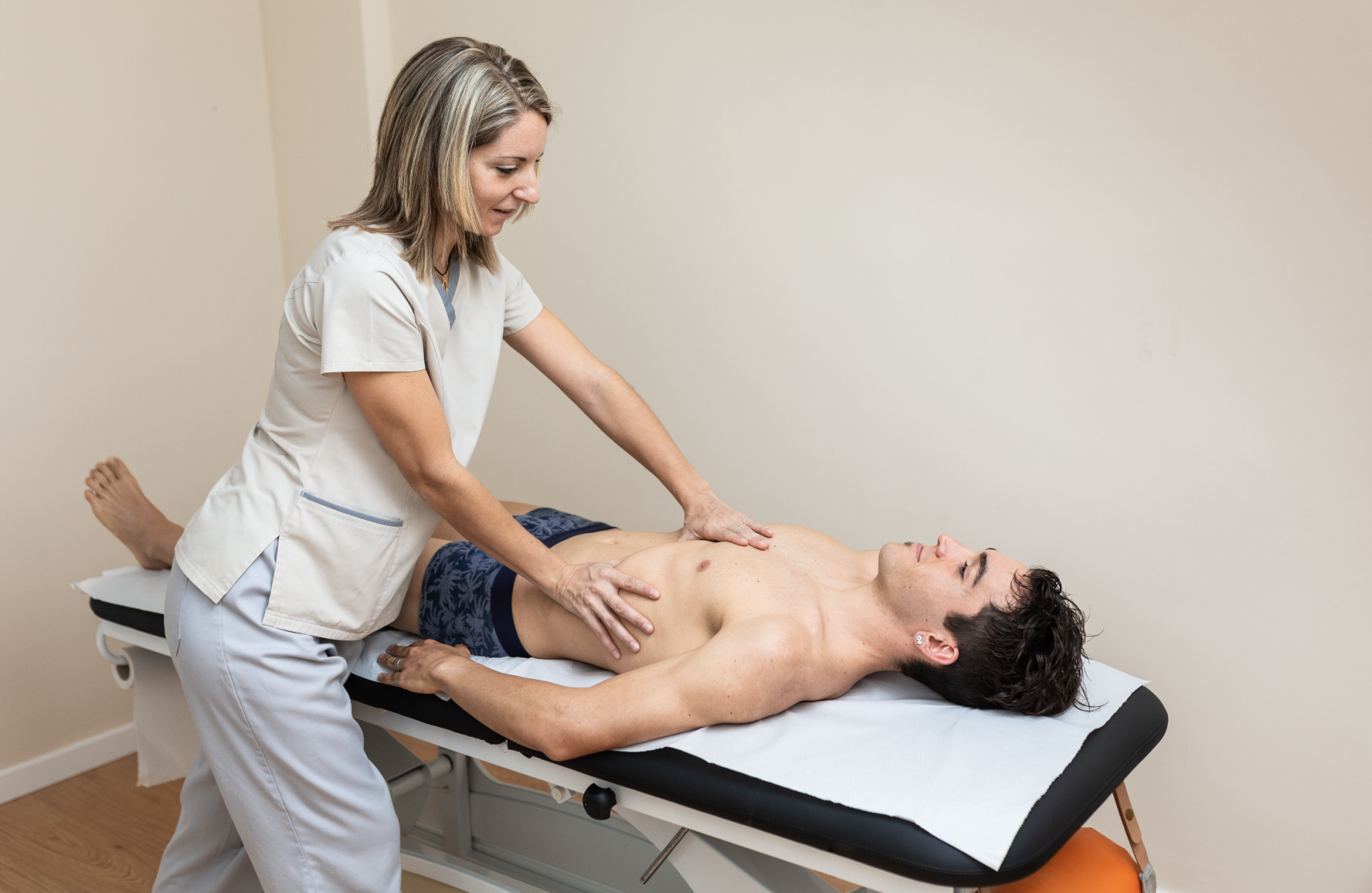 Masseur-Kinésithérapeute en consultation