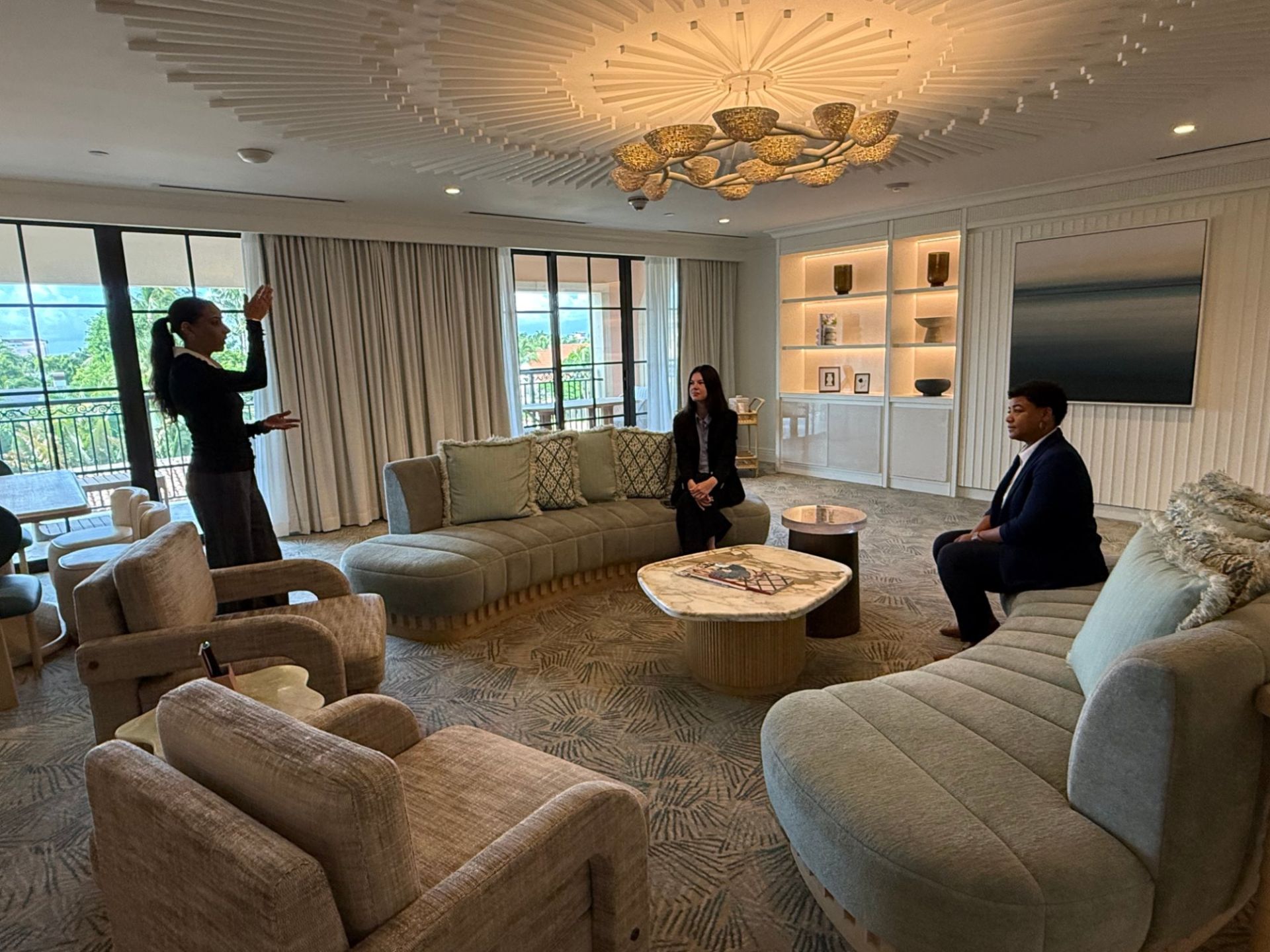 Rosa R. teaching a live session in a luxury suite