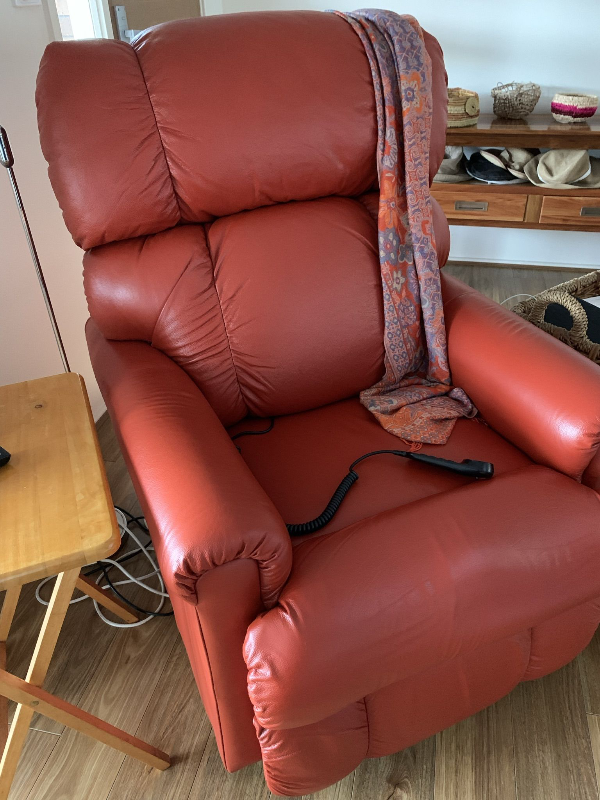 red leather power lift recliner