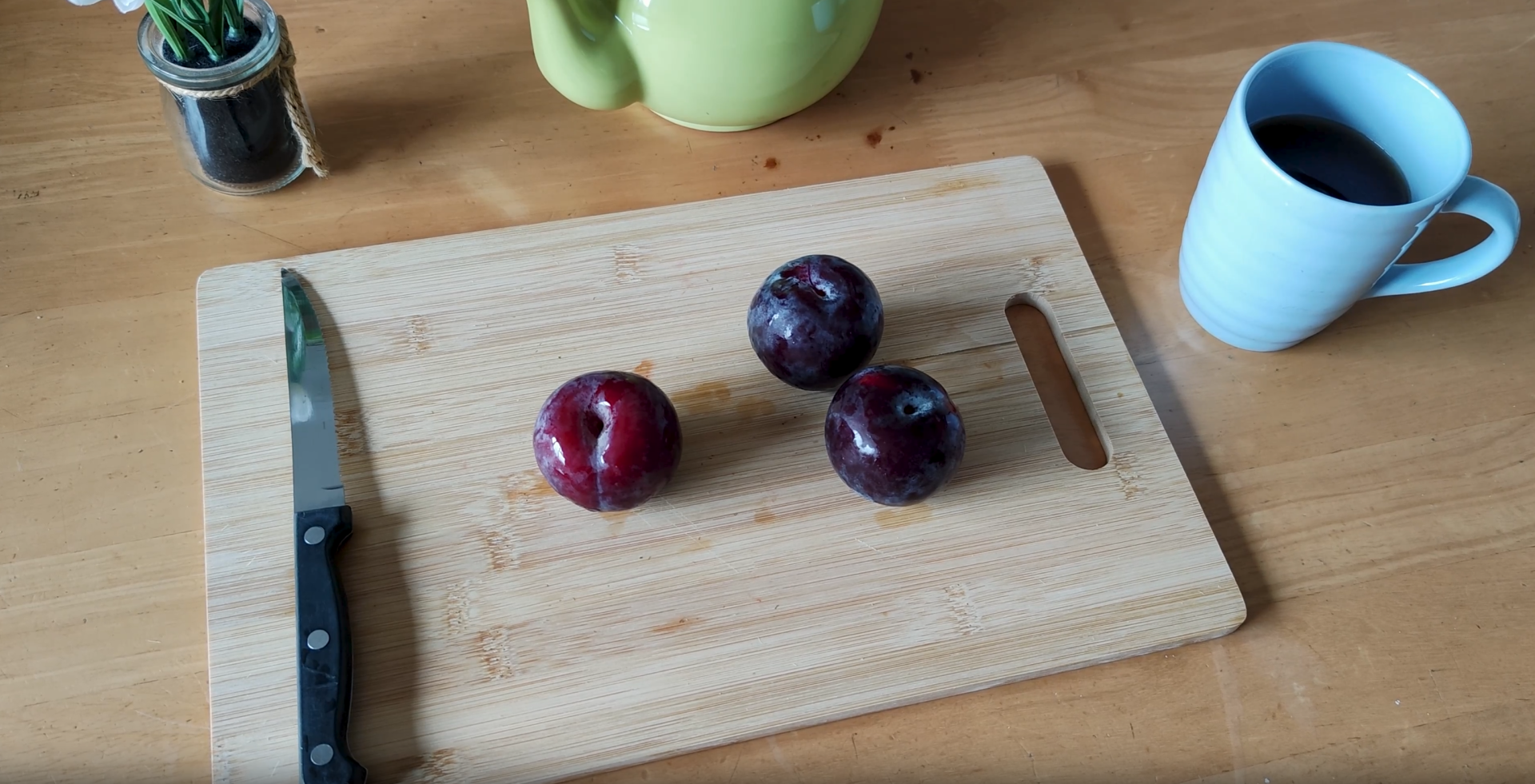 100 calories of plums