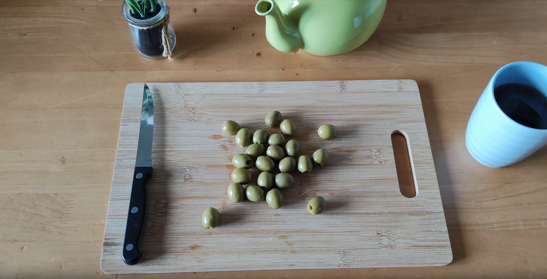 100 calories of olives