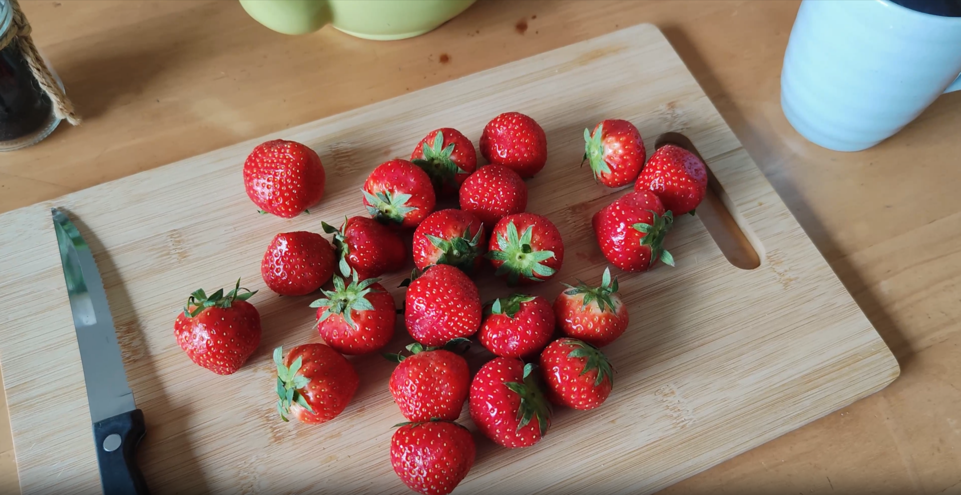 100 calories of strawberries