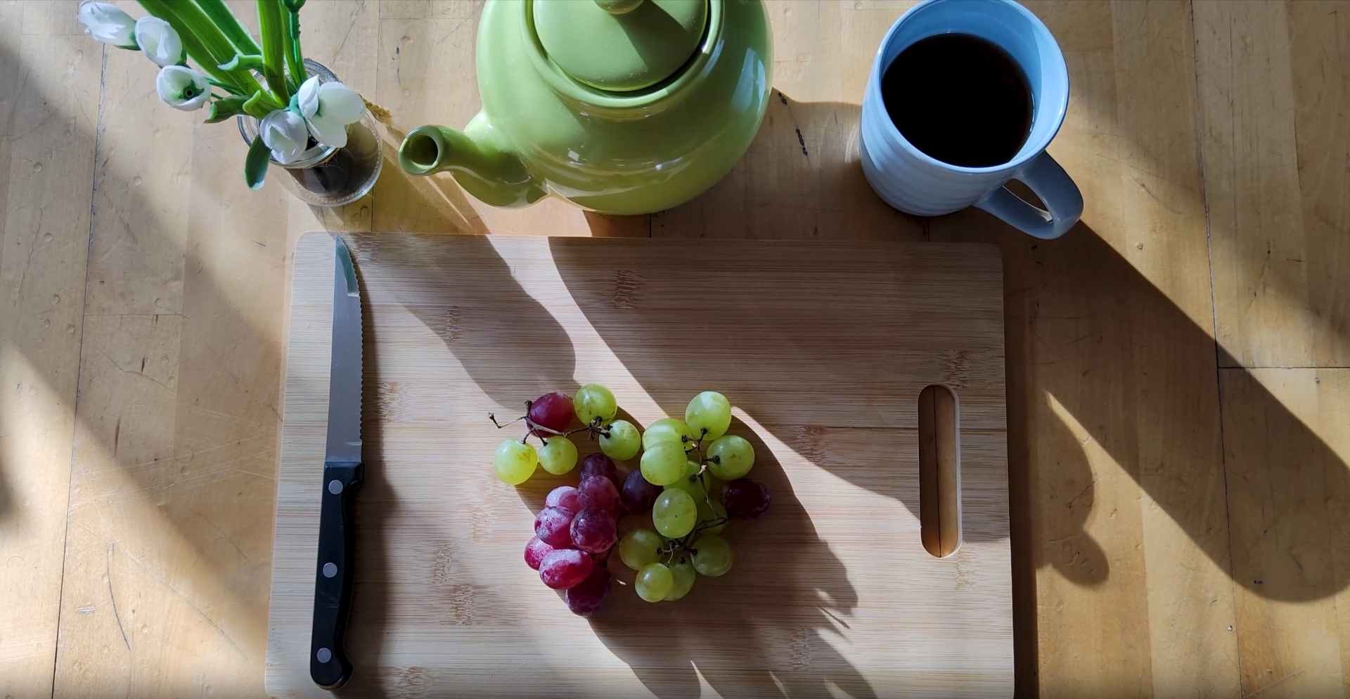 100 calories of grapes