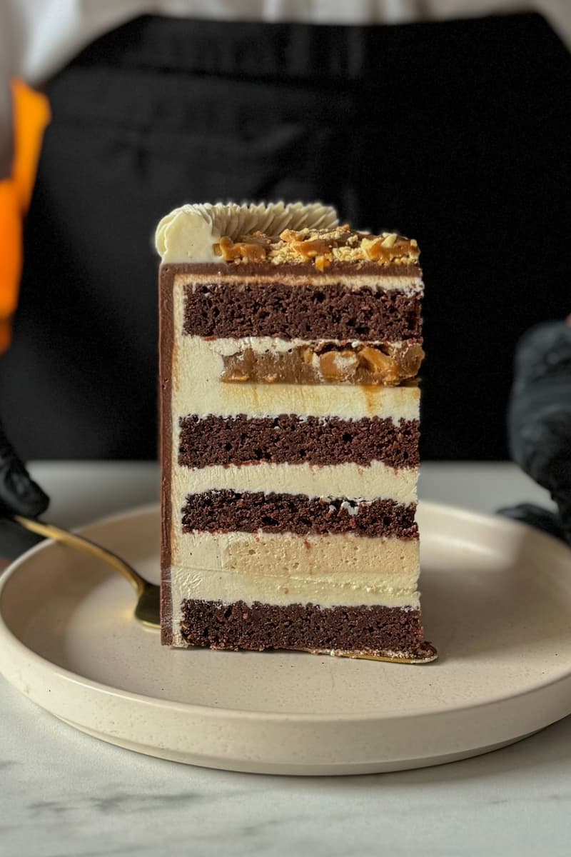 Vegan Snickers Cake – Gluten-Free and Free from Refined Sugar