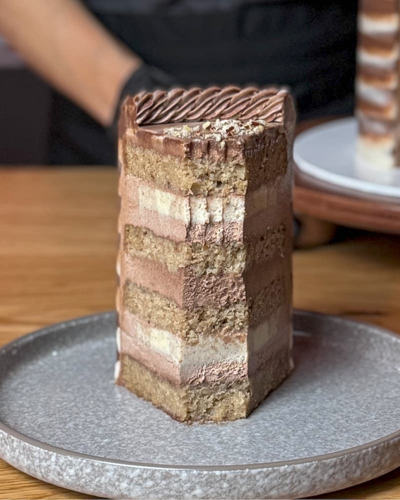 Vegan Bueno Cake – Gluten-Free and Free from Refined Sugar