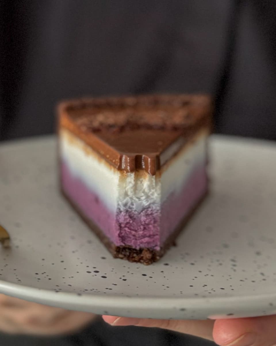 Vegan Coconut-Chocolate Cheesecake with a Currant Layer – Gluten-Free, Nut-Free, and Free from Refined Sugar