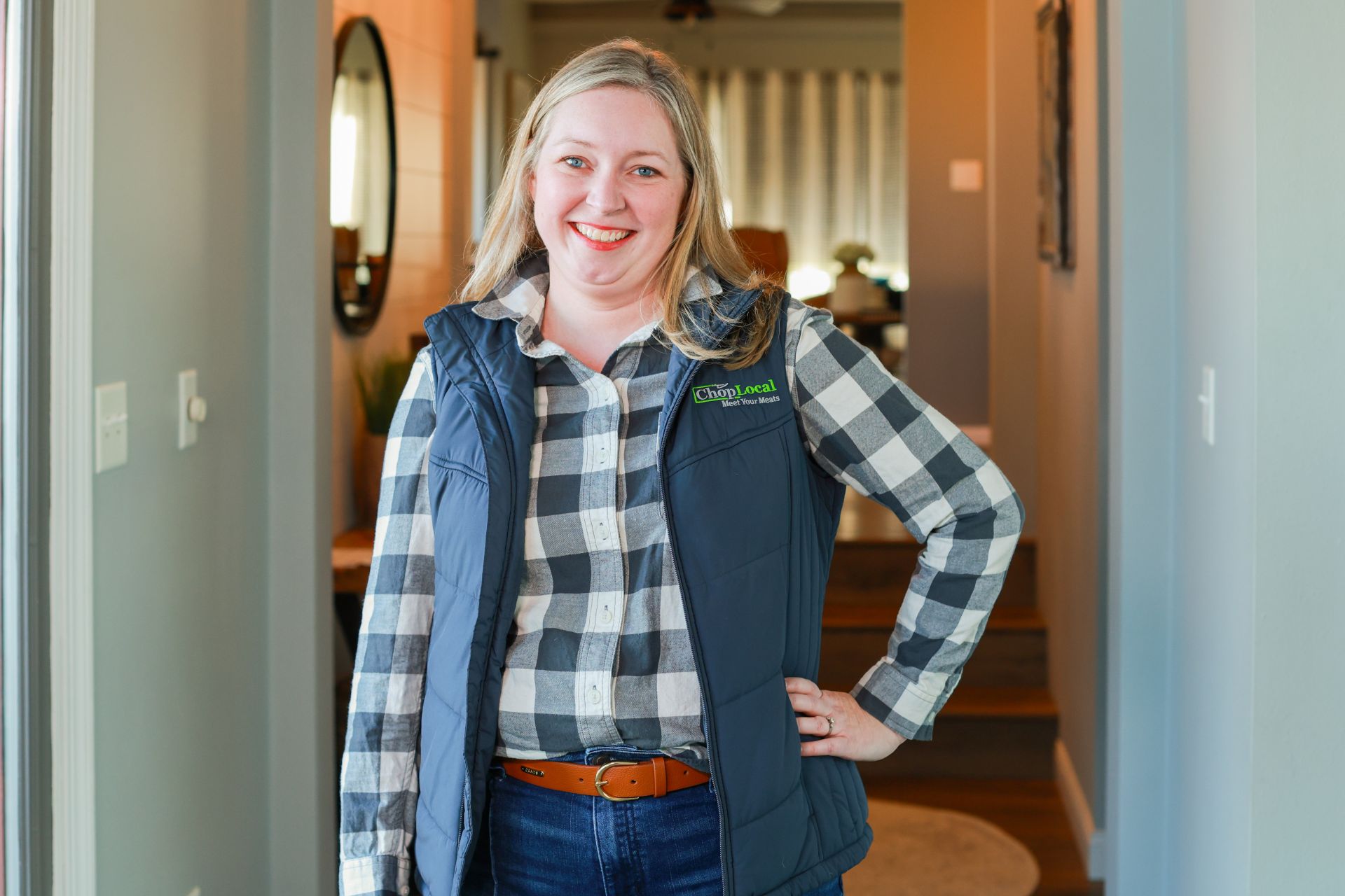 Contratar ventas o contratar operaciones primero?