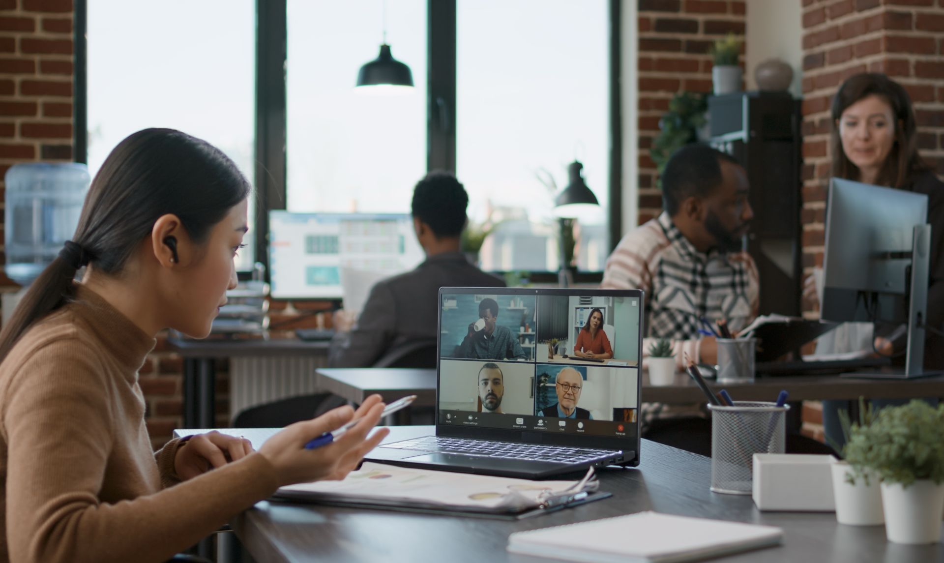 Is Your Leadership Ready to Manage Hybrid Teams in the New Era of ...