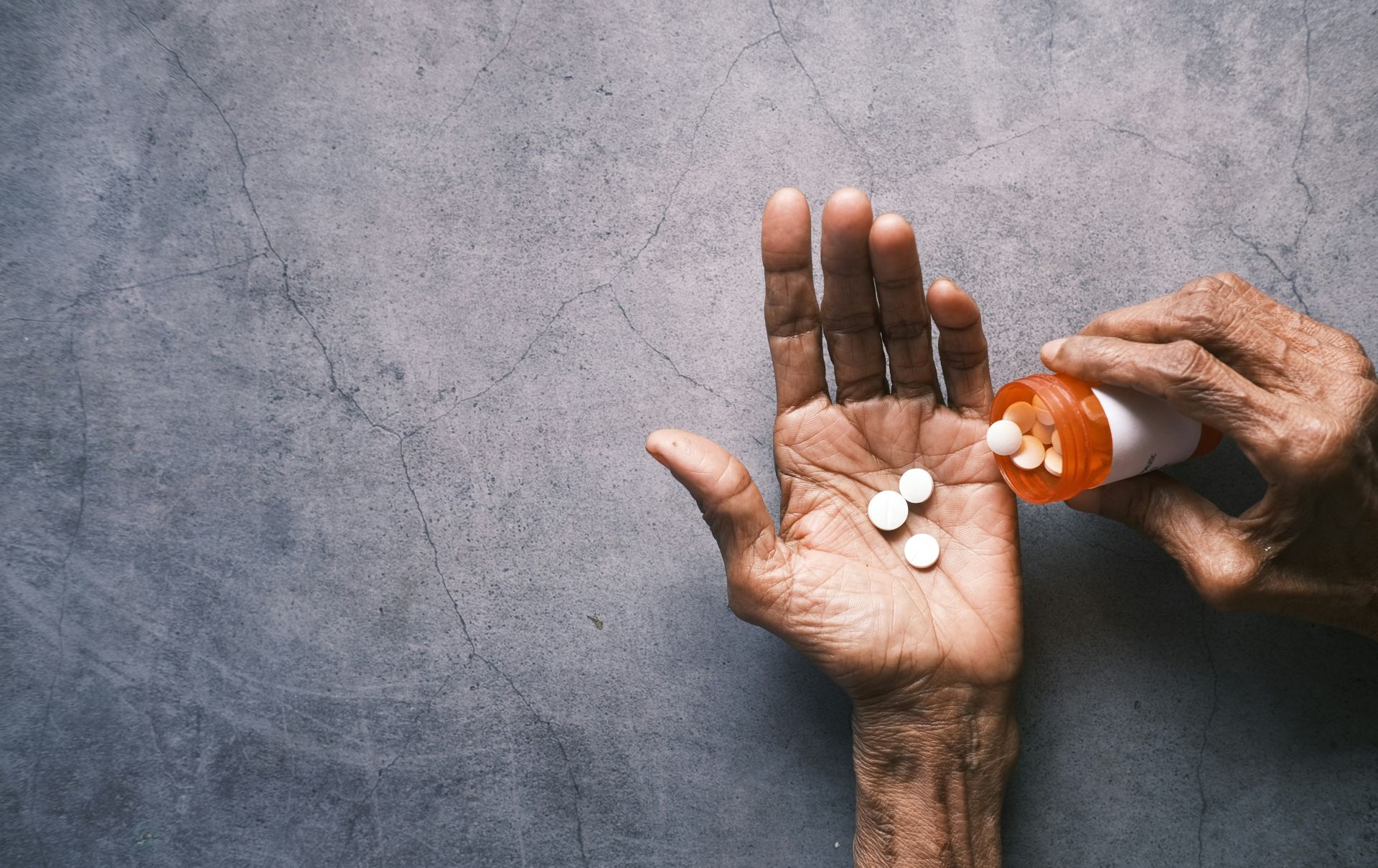 Self-paced pharmacovigilance learning with online modules