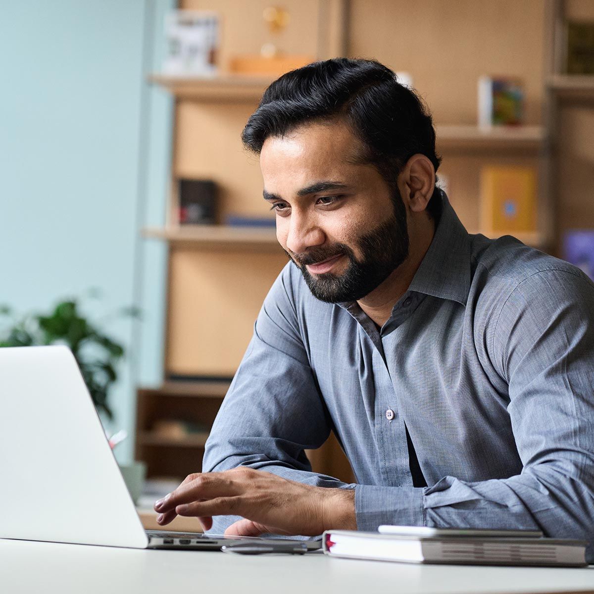 nonprofit manager taking on-demand leadership course on nonprofit solutions membership platform