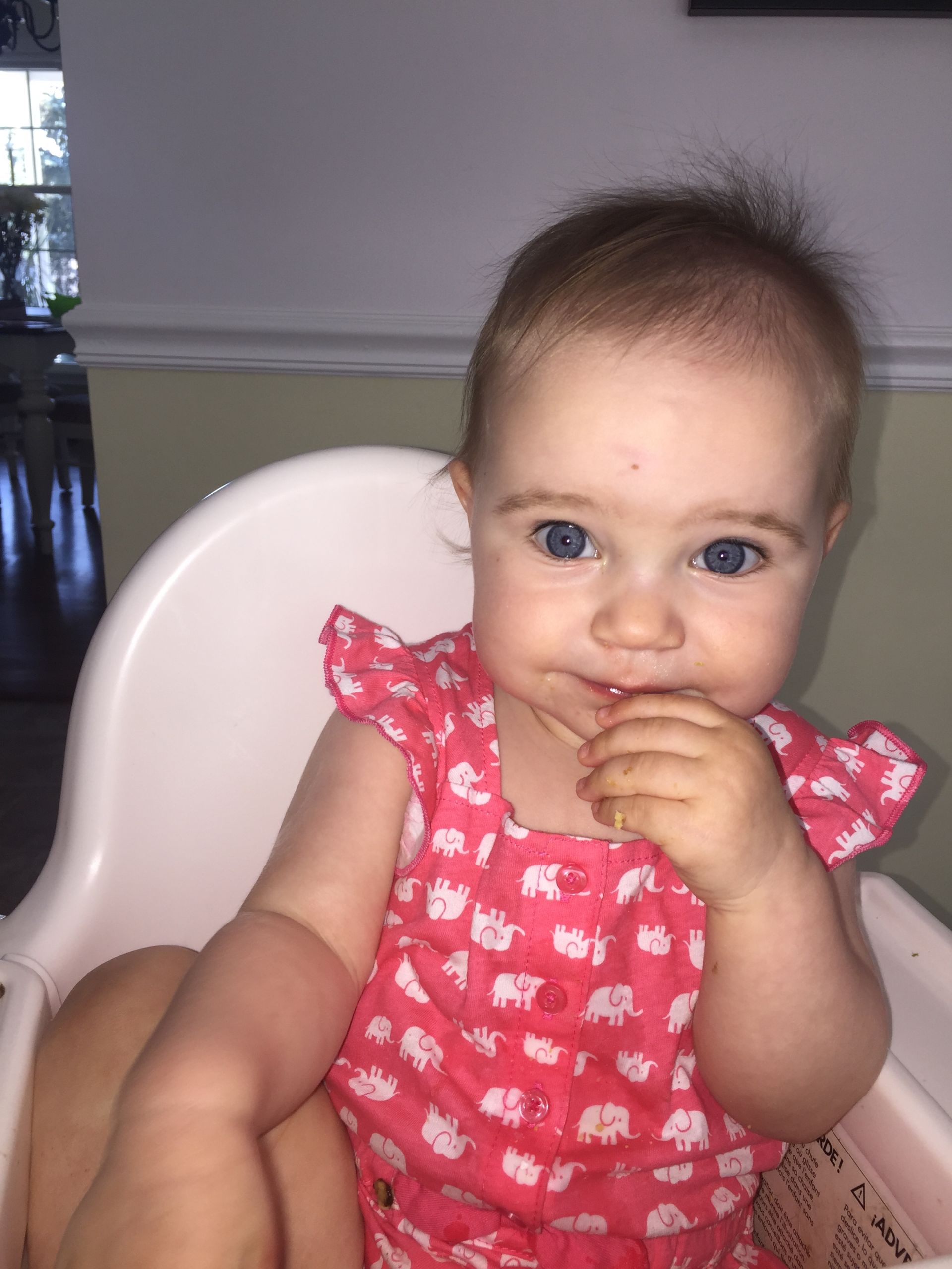 baby using sign language to request "eat"