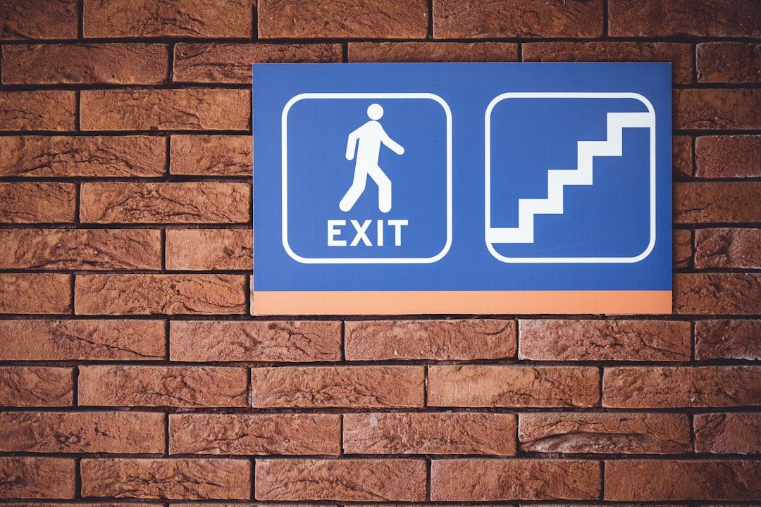 Emergency Exit<span></span>