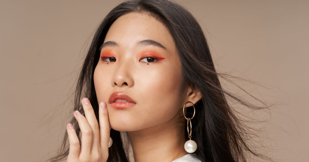 รวม 5 เทรนด์แต่งหน้าปี 2023 ที่สาวทุกคนต้องรู้ ! IkonClass