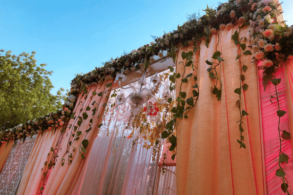 ซุ้มถ่ายภาพงานแต่งงานแบบผ้า สีสวย