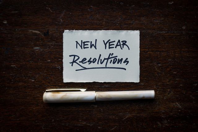étiquette portant l'inscription "new year resolutions" 