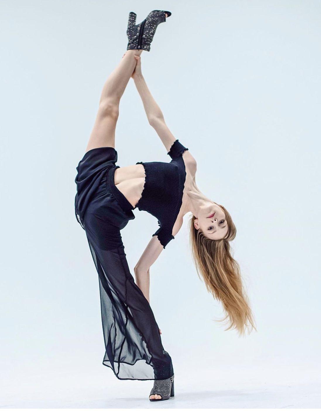 Ballerina Farrah Hirsch achieved flexibility goals using Stacey's Flexibility Training program 