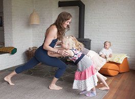Elin Solheim leg med børn